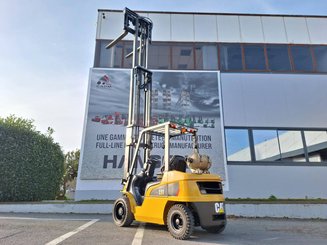 Four wheel front forklift Caterpillar GP30NT