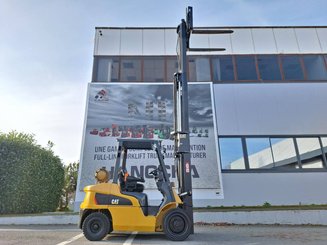 Four wheel front forklift Caterpillar GP30NT