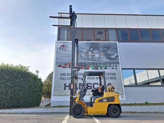 Four wheel front forklift Caterpillar GP30NT