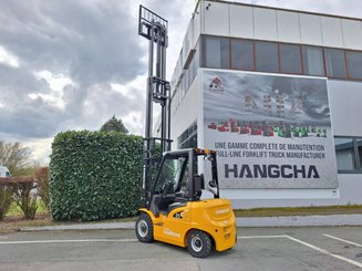 Four wheel front forklift Hangcha XE25i (CPD25-XEY2H-SI)