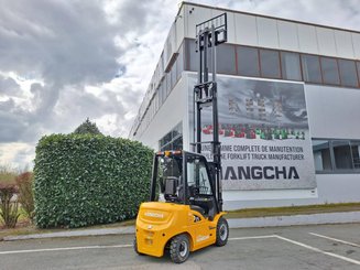 Four wheel front forklift Hangcha XE25i (CPD25-XEY2H-SI)