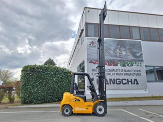 Four wheel front forklift Hangcha XE25i (CPD25-XEY2H-SI)