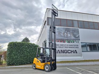 Four wheel front forklift Hangcha XE25i (CPD25-XEY2H-SI)