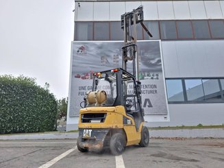 Four wheel front forklift Caterpillar GP25N - 11