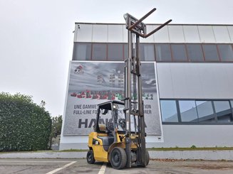 Four wheel front forklift Caterpillar GP25N - 7