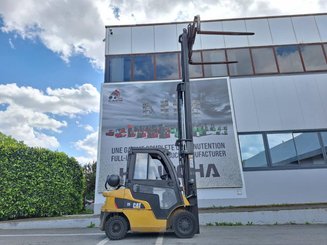Four wheel front forklift Caterpillar GP25NTD