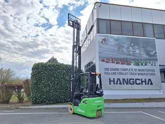 Three wheel front forklift Hangcha XC3-18i (CPDS18-XCC2G-SI)