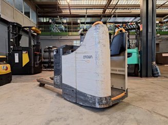 Stand-on pallet truck Crown WT3040 2.00