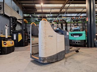 Stand-on pallet truck Crown WT3040 2.00