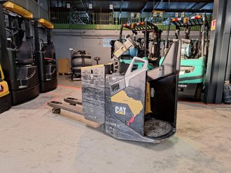 Pedestrian pallet truck Caterpillar NPF25N2 - 1