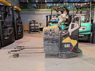 Pedestrian pallet truck Caterpillar NPF25N2
