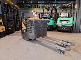 Pedestrian pallet truck Caterpillar NPF25N2