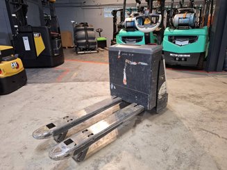 Pedestrian pallet truck Crown WP3020-2.0