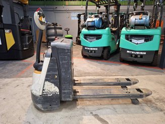 Pedestrian pallet truck Crown WP3020-2.0