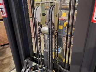 Multi-directional pallet stacker Combilift WR4