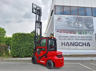 Four wheel front forklift Hangcha XF35D-2