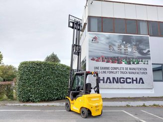 Four wheel front forklift Hangcha XE18i