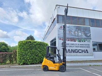Four wheel front forklift Hangcha XE18i
