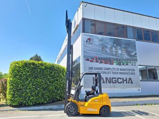 Four wheel front forklift Hangcha XE25i