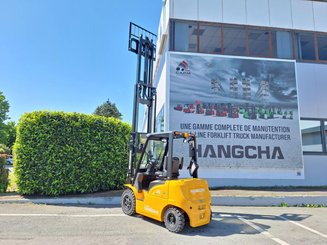 Four wheel front forklift Hangcha XE25i