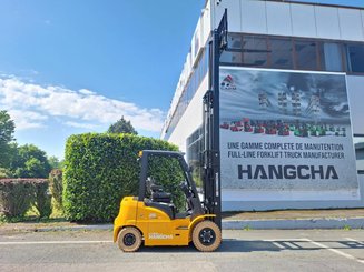 Four wheel front forklift Hangcha XE25i