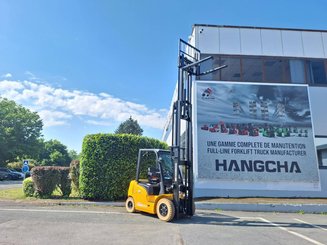Four wheel front forklift Hangcha XE25i