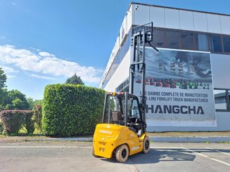Four wheel front forklift Hangcha XE25i