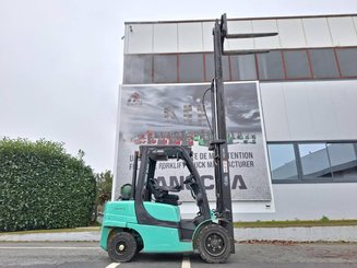 Four wheel front forklift Yale GLP35VX