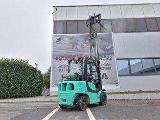 Four wheel front forklift Yale GLP35VX