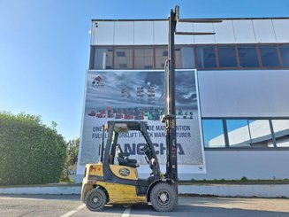 Four wheel front forklift Yale GDP25VX