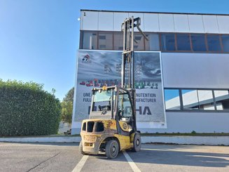 Four wheel front forklift Yale GDP25VX
