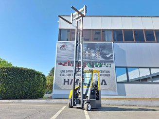 Four-way forklift Combilift C2500CB