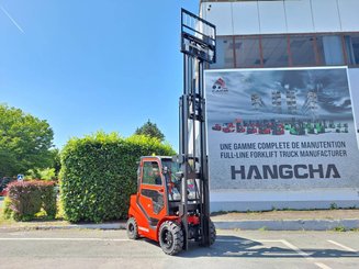 Four wheel front forklift Hangcha XF30D-2 (CPCD30-X2H7F1)