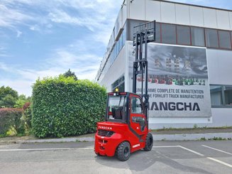 Four wheel front forklift Hangcha XF30D-2 (CPCD30-X2H7F1)