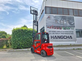 Four wheel front forklift Hangcha XF30D-2 (CPCD30-X2H7F1)