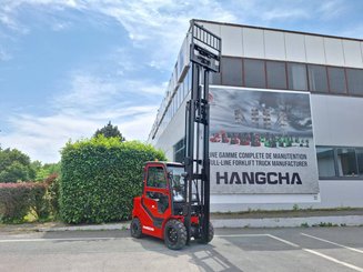 Four wheel front forklift Hangcha XF30D-2 (CPCD30-X2H7F1)