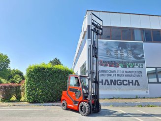Four wheel front forklift Hangcha XF35D-2 (CPCD35-X2H7F1)