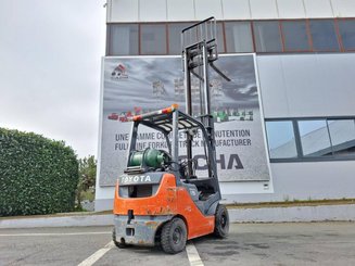 Four wheel front forklift Toyota 028 FGF 15 - 11