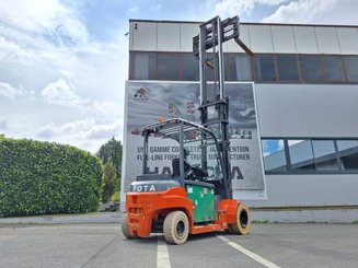 Four wheel front forklift Toyota 8FBMT50