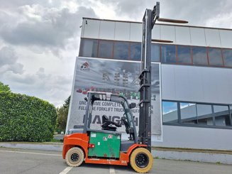 Four wheel front forklift Toyota 8FBMT50 - 9