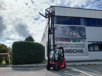 Four wheel front forklift Hangcha XF25D-2 (CPCD25-X2H7F1)