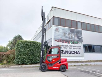 Four wheel front forklift Hangcha XF30D-2 (CPCD30-X2H7F1)