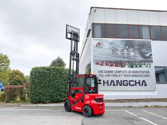 Four wheel front forklift Hangcha XF30D-2 (CPCD30-X2H7F1)