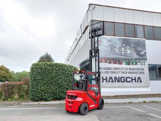 Four wheel front forklift Hangcha XF30D-2 (CPCD30-X2H7F1)