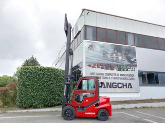 Four wheel front forklift Hangcha XF30D-2 (CPCD30-X2H7F1)