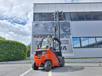 Four wheel front forklift Fenwick H30 T - 02 - 11
