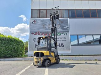 Four wheel front forklift Yale GDP25VX - 11