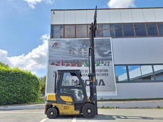 Four wheel front forklift Yale GDP25VX - 9