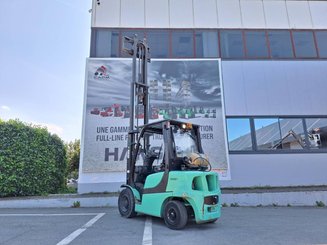 Four wheel front forklift Yale GLP30VX