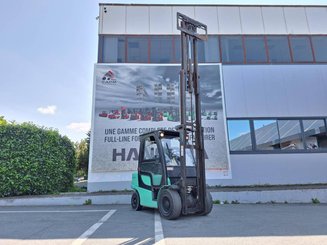 Four wheel front forklift Yale GLP30VX